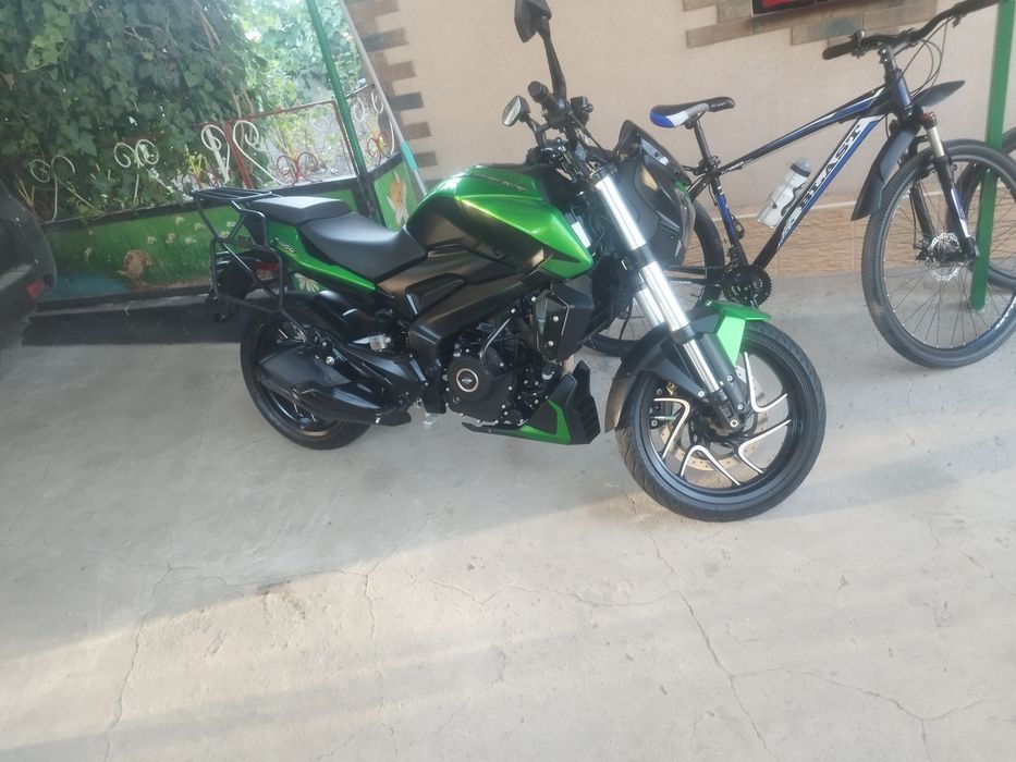 Мотоцикл баджадж домінар 400