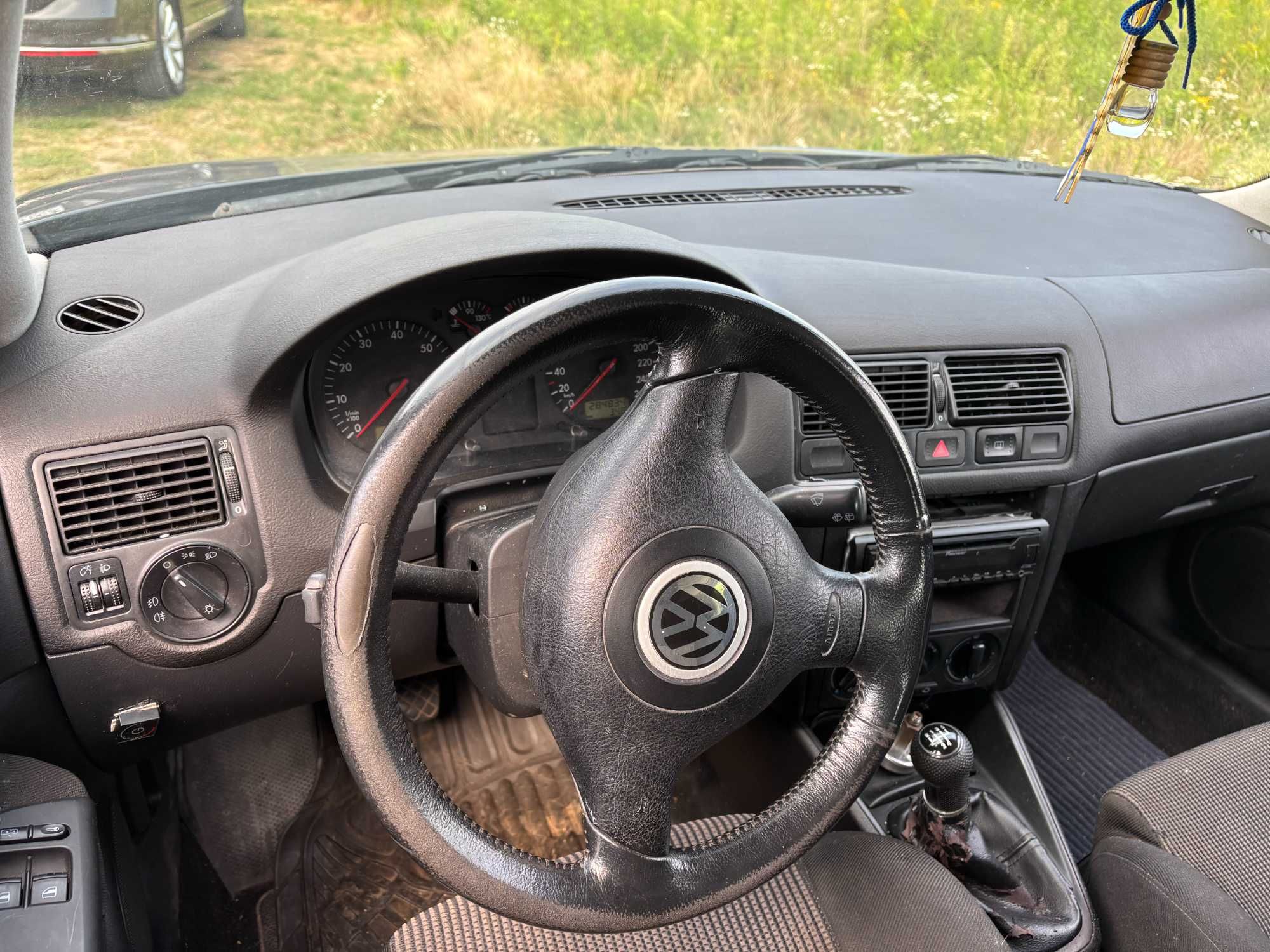 Sprzedam samochód  Volkswagen Golf IV  1.6 SR z gazem