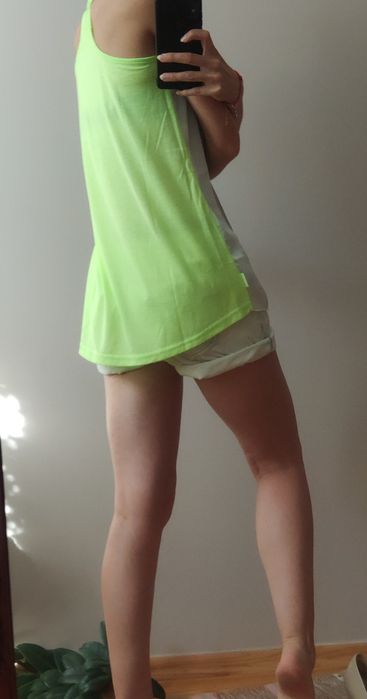 Neonowa koszulka bokserka