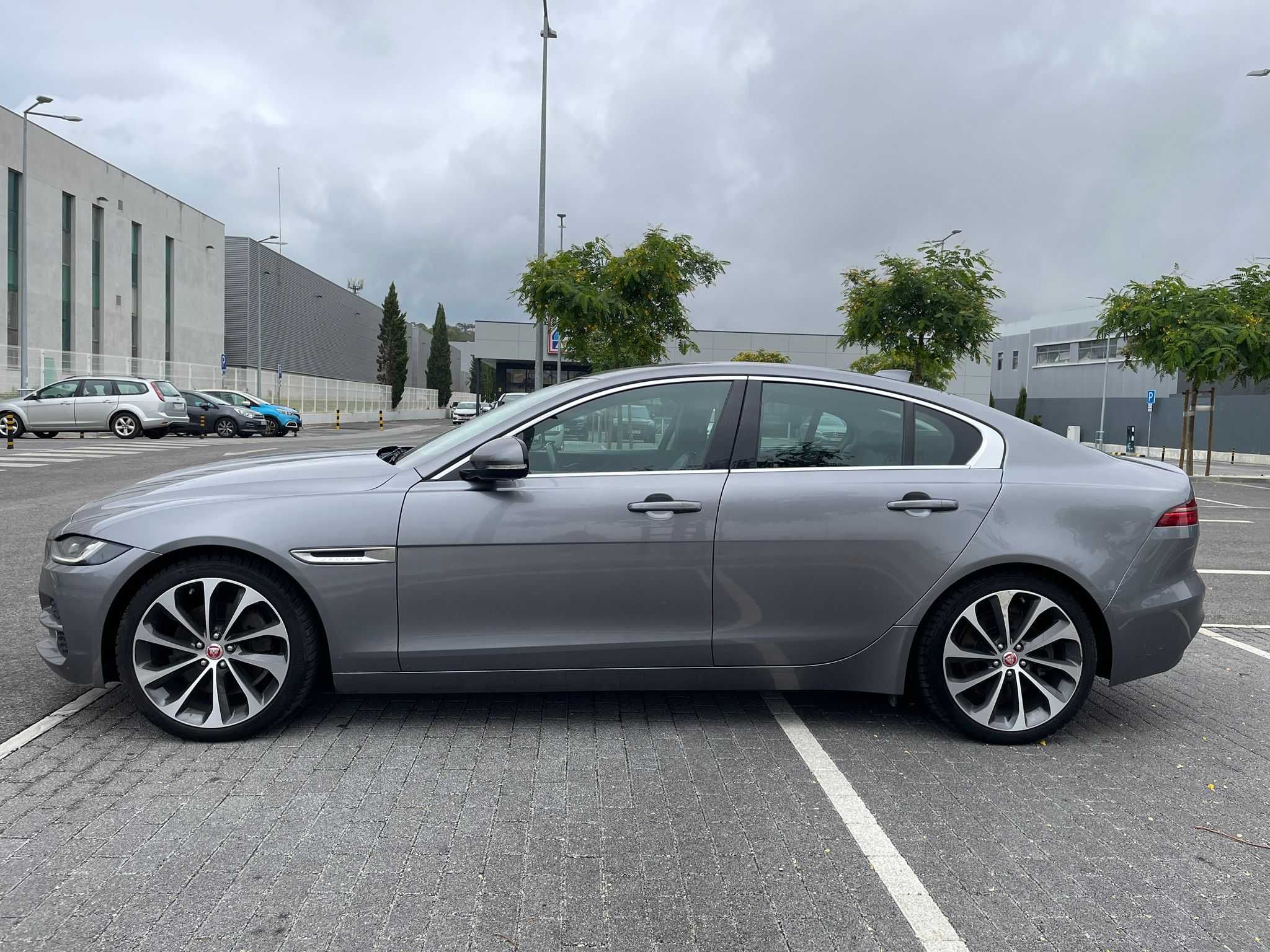 JAGUAR Xe Prestige Automático 2020 - revisões na Marca