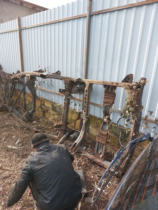 Lexus LX 470 рама