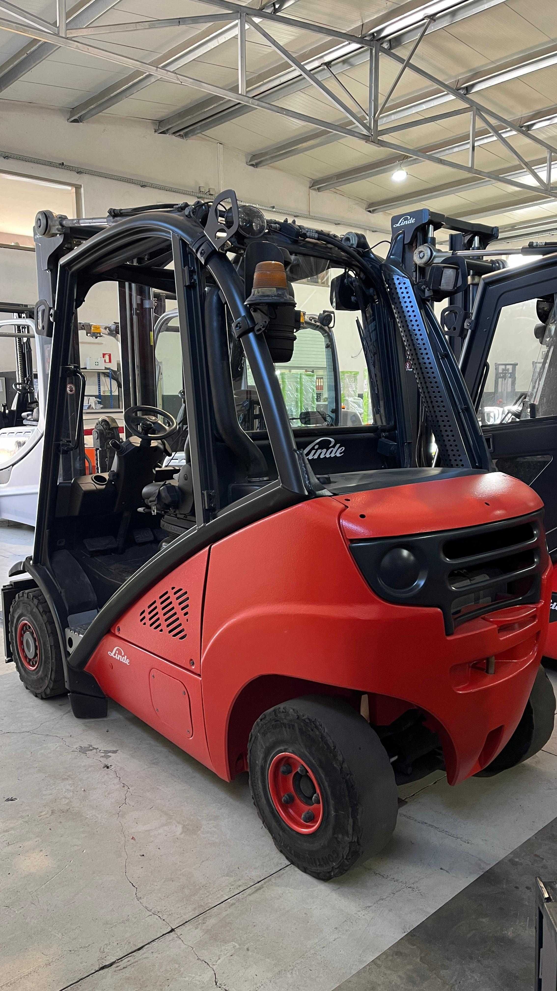 Empilhador Linde H25D - 2500 kg