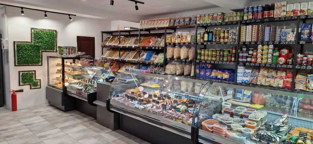 Холодильна вітрина під м'ясо,ковбаси,рибу,сир,кулінарію.Гнуте скло/КУБ