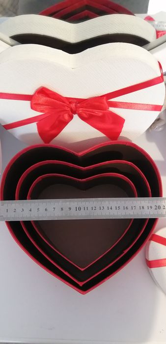 Продам подарункові коробки