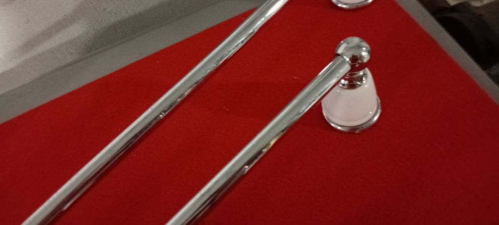 Toalheiros e suporte de papel higienico