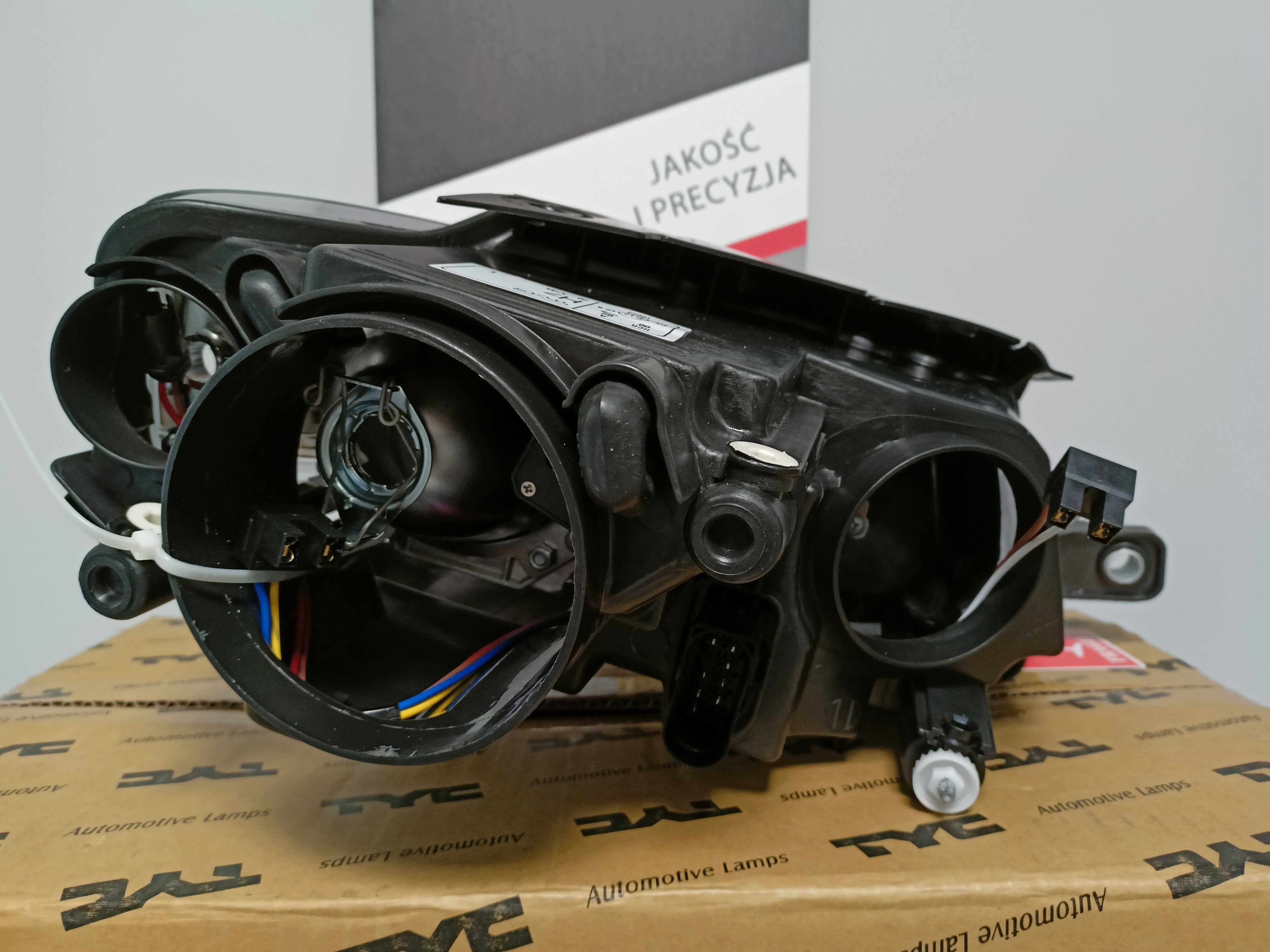 VW Passat B6 05-10 Lampa/Reflektor przód lewy /H7+H7