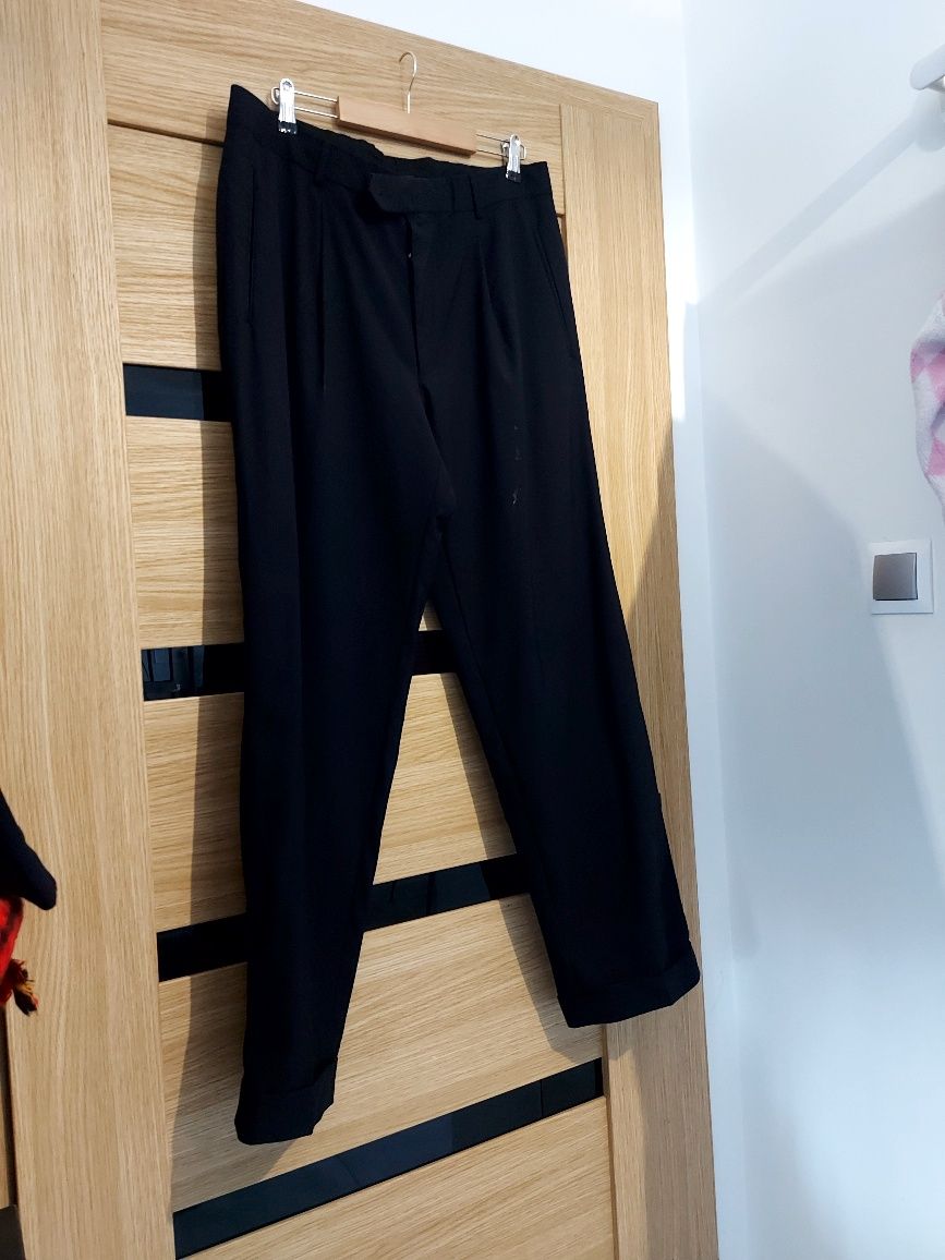 Hugo Boss męskie eleganckie spodnie na kant wełna roz  L