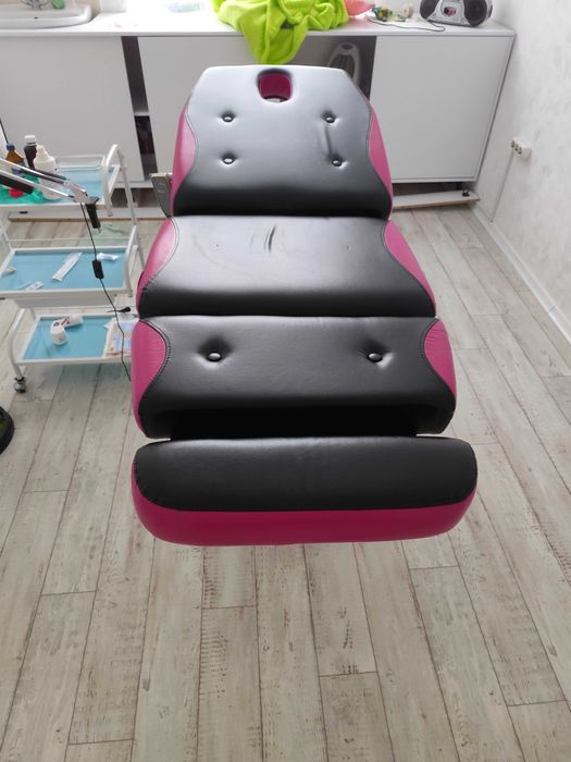 Косметологічна кушетка з електроприводом