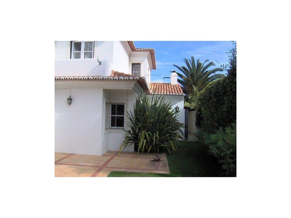 Moradia T4 na Areia. Boas áreas.