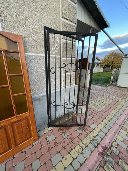 Двері , грати , хвіртка , захист ,вуличний захист , ґрати.