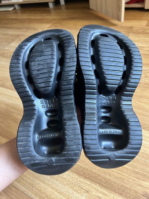 Жіночі шлепанці сандалі з діамантовим дизайном