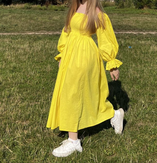 Довга жовта сукня в стилі Sleeper