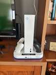 Xbox s + 2 comandos + 2 batereias + estação de carregamento + teclado