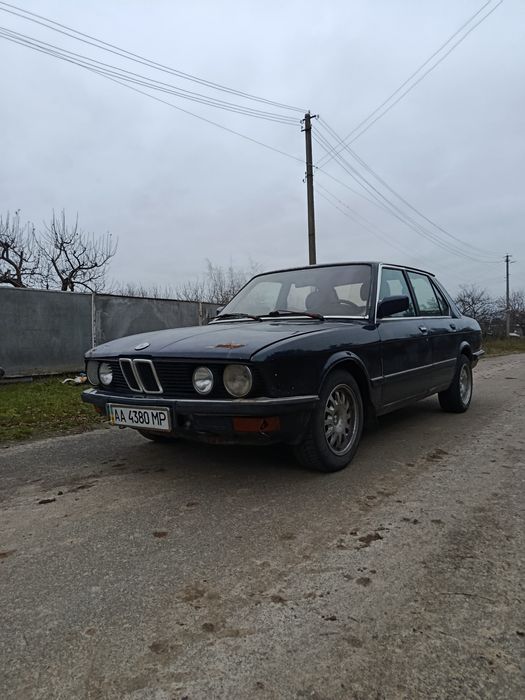 БМВ є 28 2.0 бенз на ходу