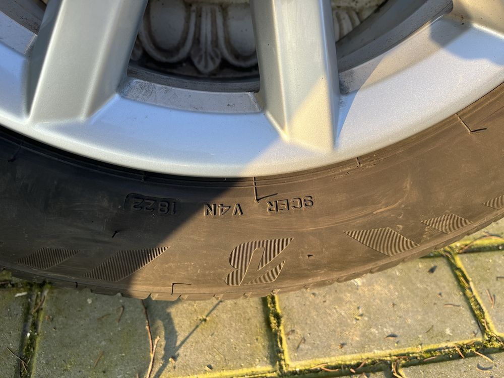 Komplet kół całorocznych Audi q3 215/60R17