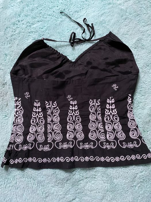 Top wiązany na szyi