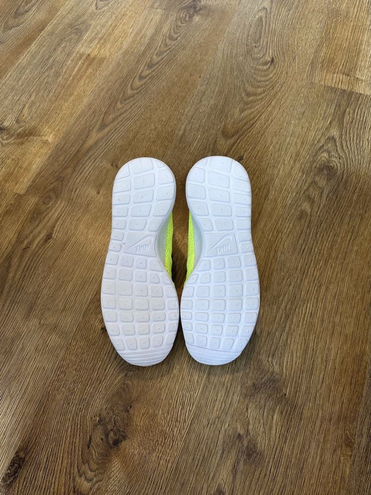 Кросівки Nike Roshe One Hyp BR