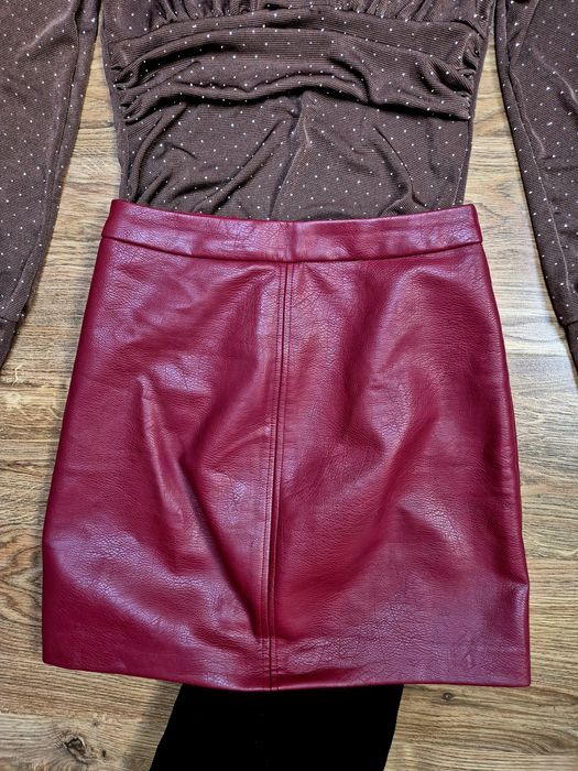 Stradivarius burgundowa spódniczka z ekoskóry r.34 XS