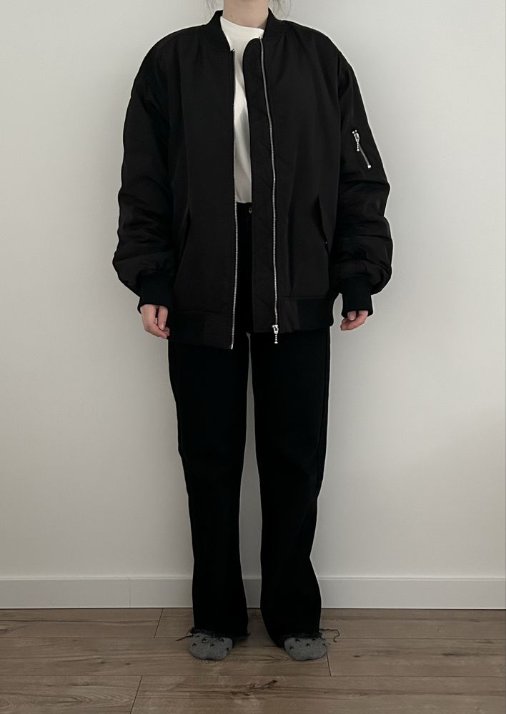 Бомбер чорний h&m