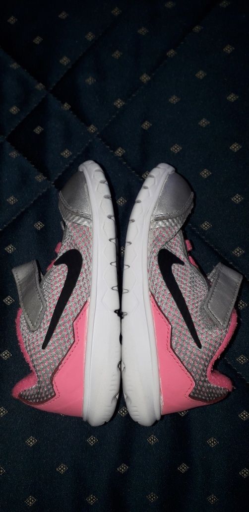 Ténis Nike rosa e cinzentos número 23.5