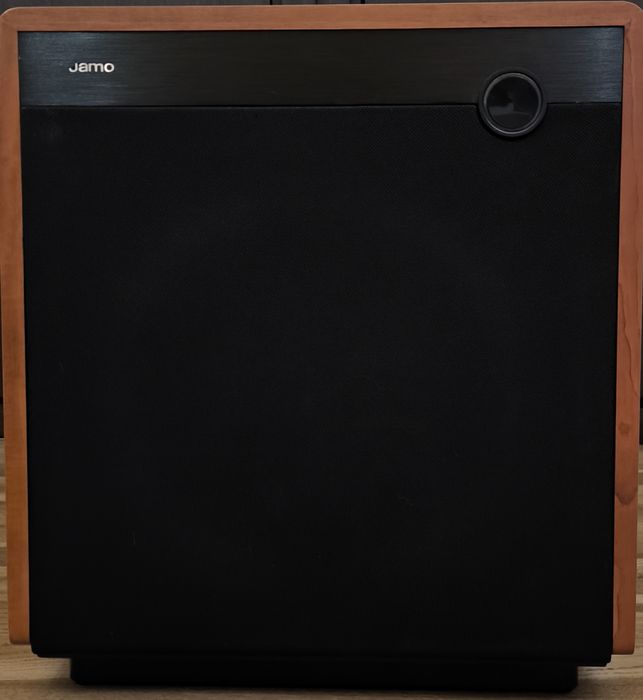 Subwoofer Jamo Model Sub 660