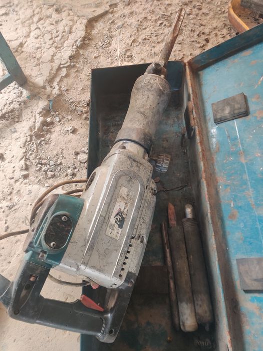 Отбойник Makita  HM 1304 B