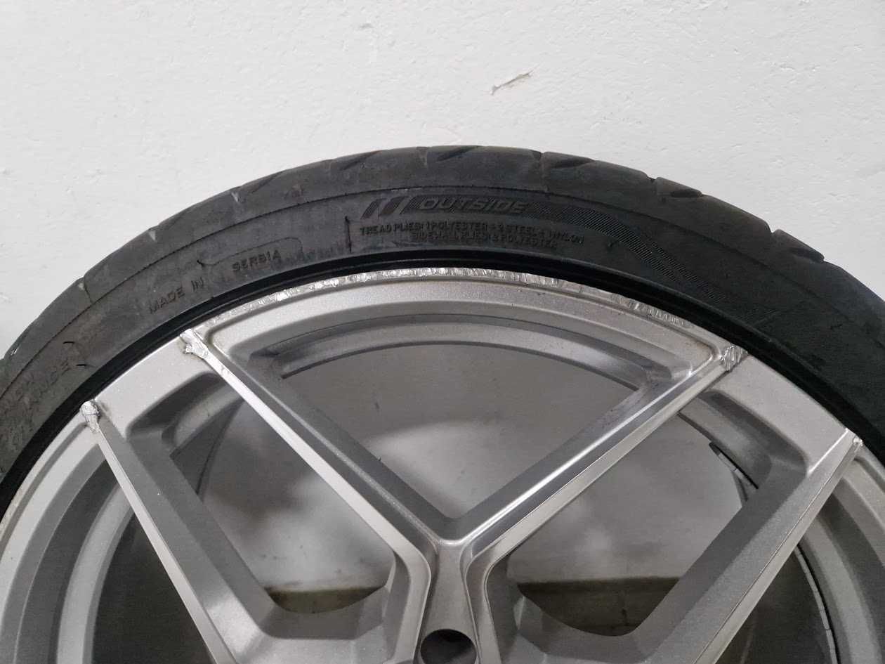 Felgi Japan Racing JR34 8.5x19" 5x112 ET40 z oponami letnimi