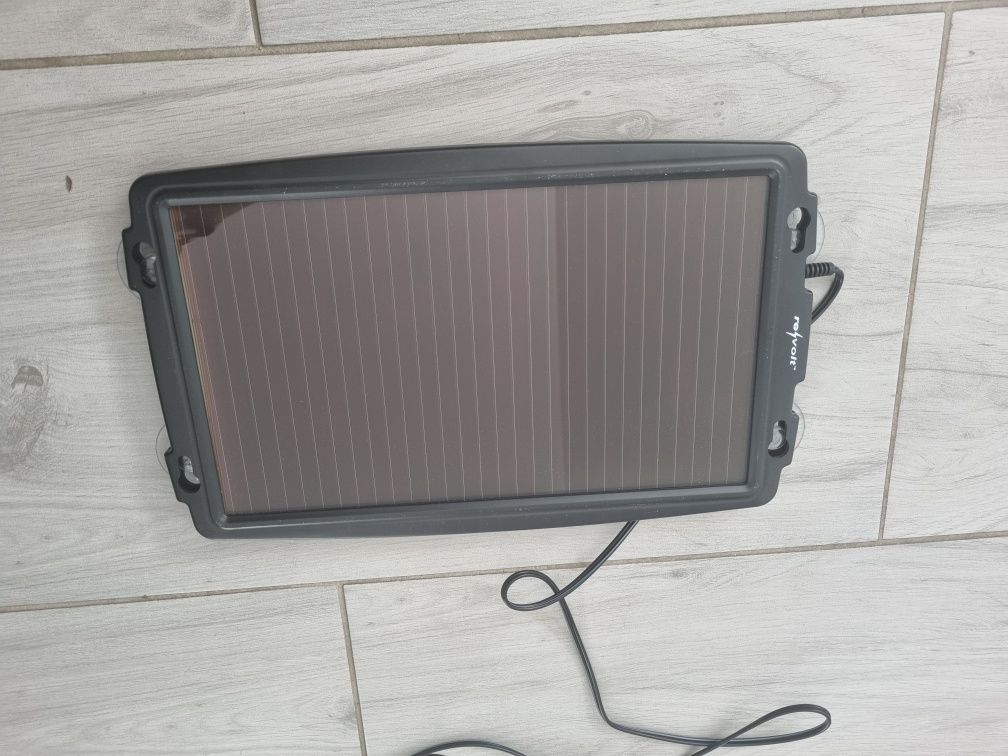 Ładowarka solarna Revolt 12v