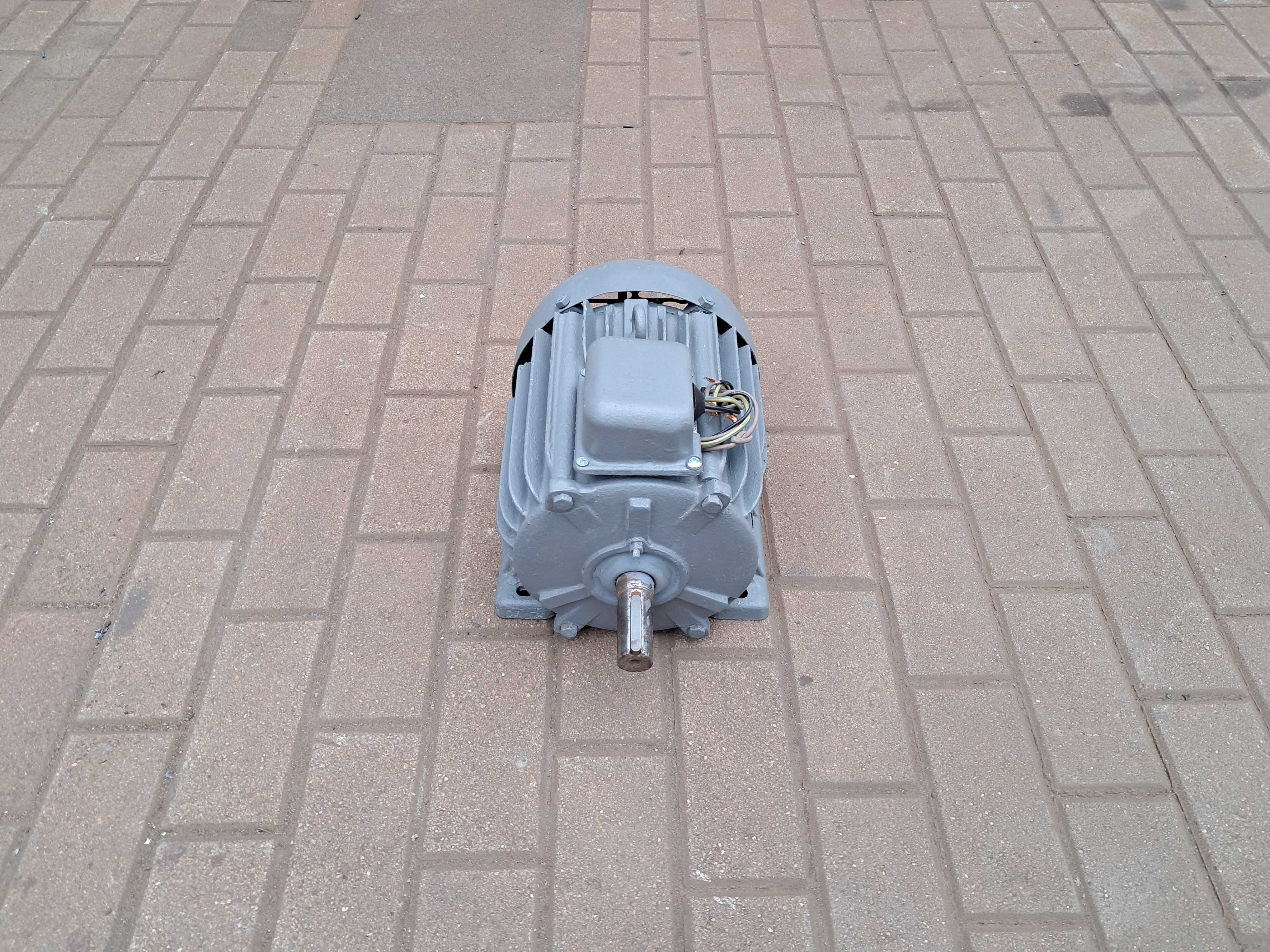 Silnik elektryczny wolnoobrotowy  1,5kw 950 obrotów Polski .Wysyłka