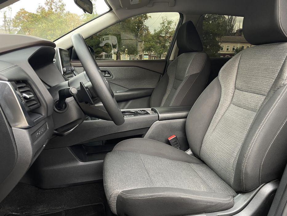 Nissan Rogue 2021 року, 2.5 бензин, комплектація S