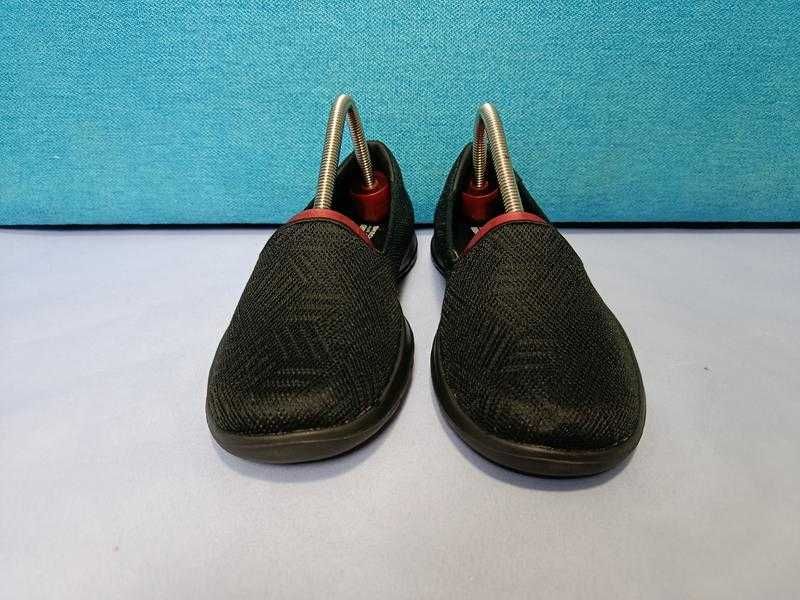 Жіночі сліпони Skechers goga mat у новому стані розмір 37/24 см