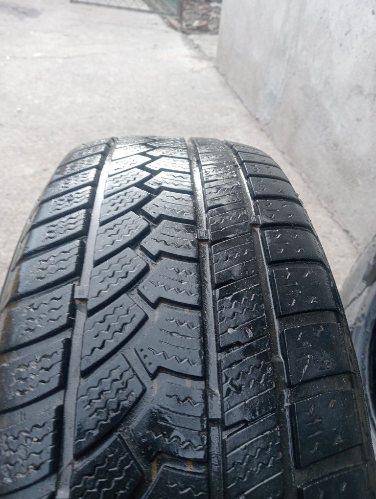 Продам шины зимние 215/60 r17 1000грн штука