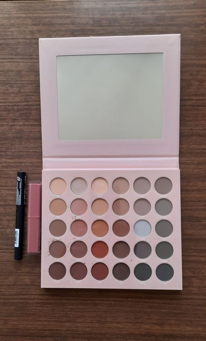 Макіяж.Матовий засіб