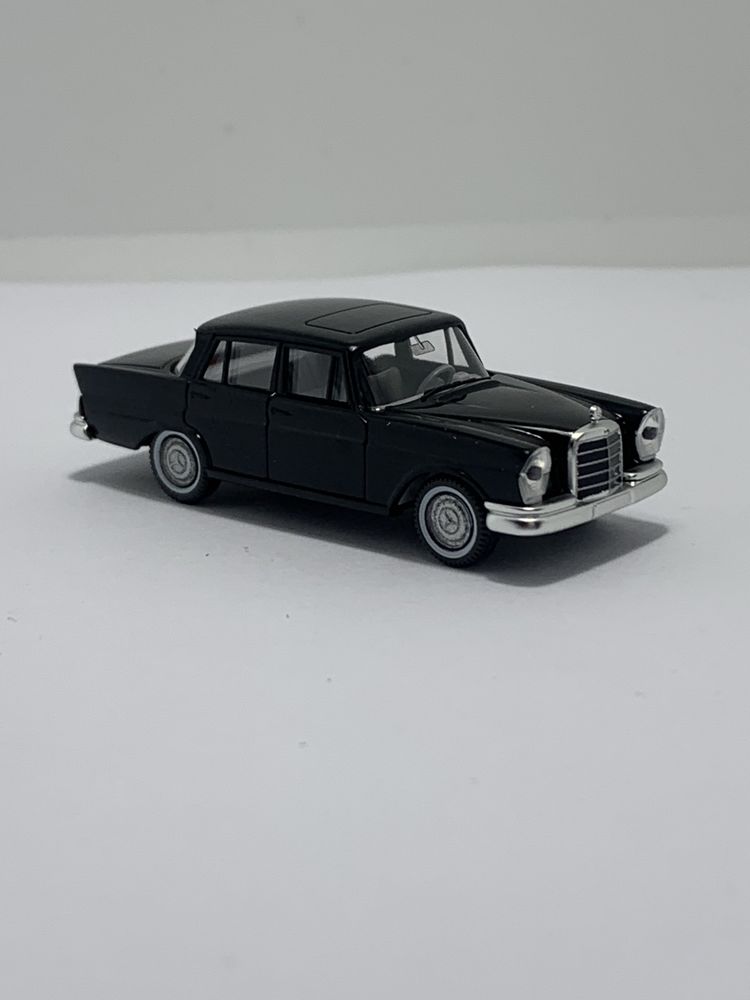 Mercedes 220 S da Wiking escala 1/87