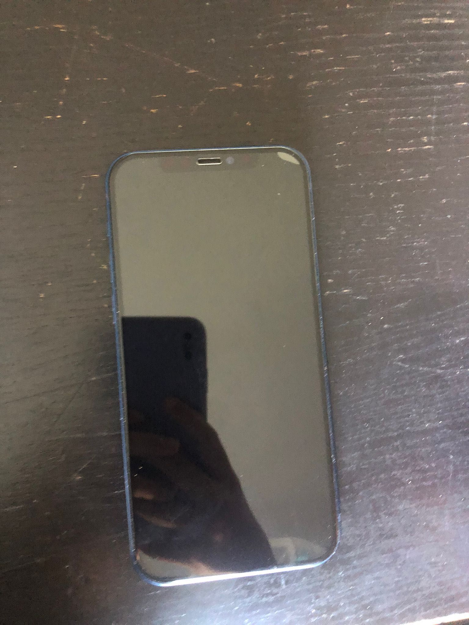 Vendo iPhone 12 64 g com robô