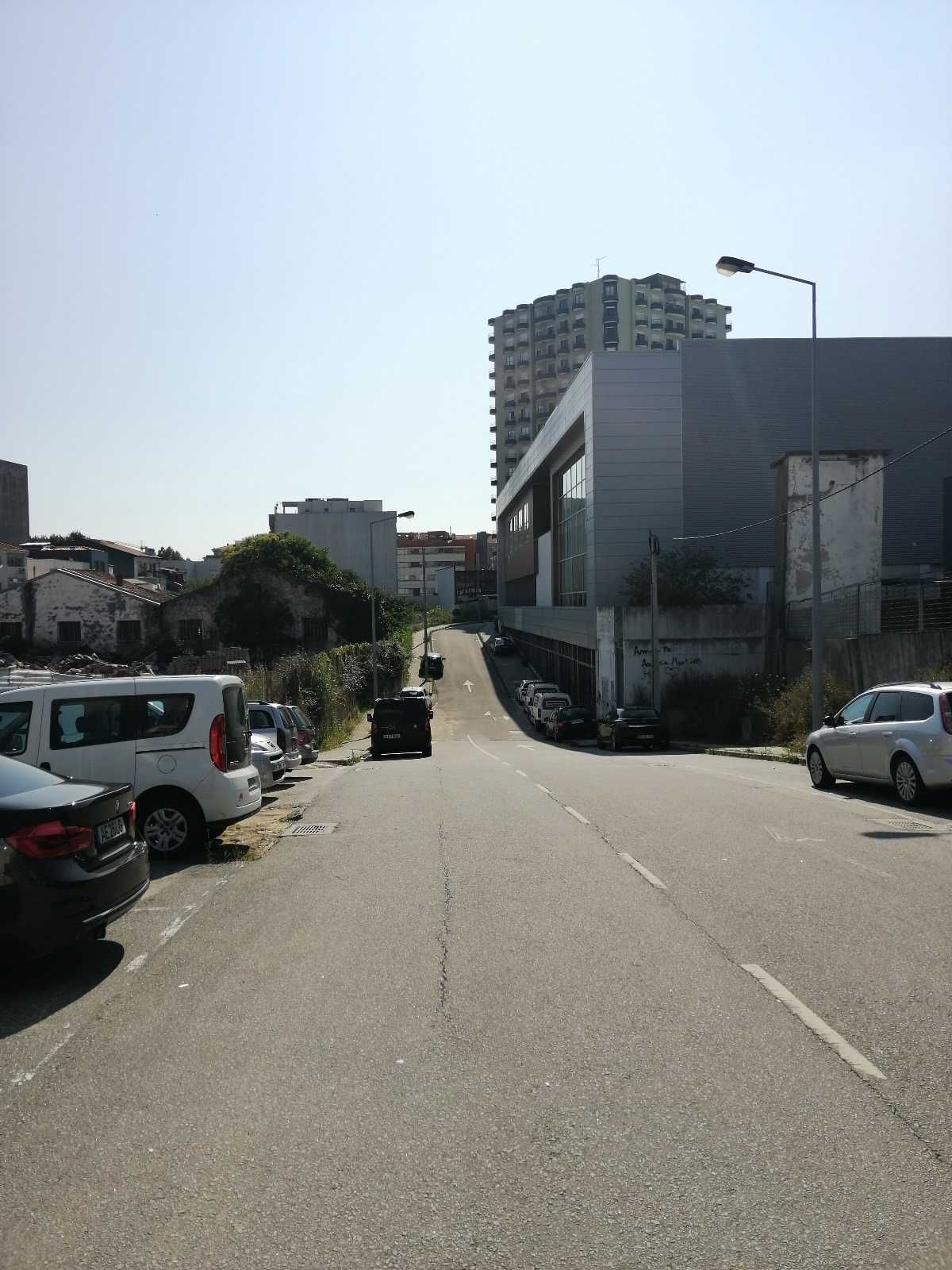 Moradia em São Victor (ruína junto à Fábrica Confiança)