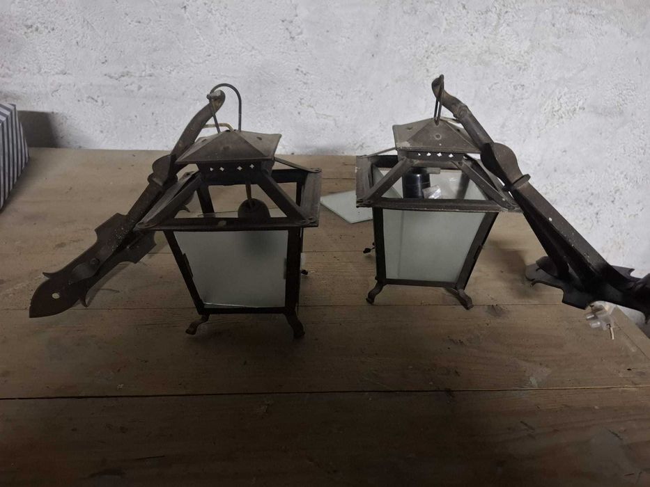 Par de lanternas de parede,