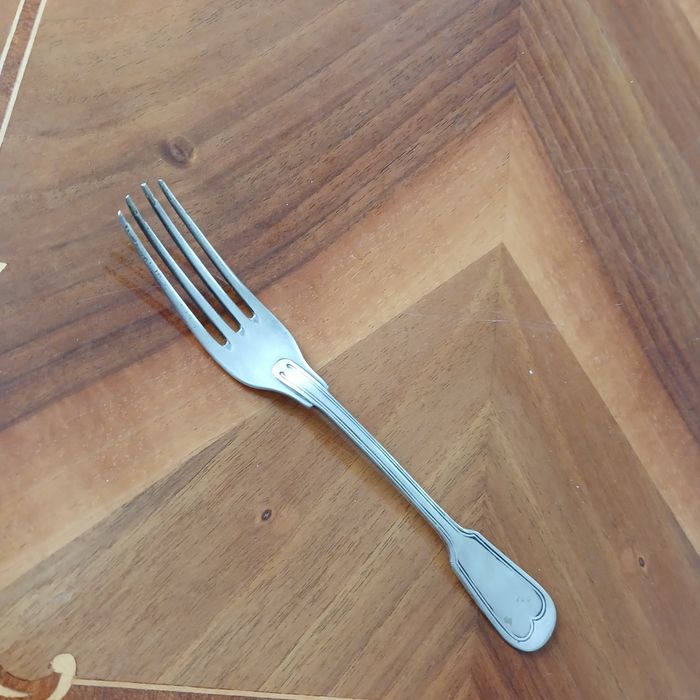 Продам серебрянную вилку, мельхиоровые столовые ложки