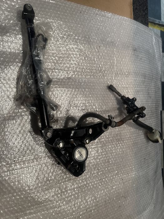 ZACISK pompa Stopka Hamulca Czujnik zbiornicze YAMAHA FJ 1100 V192
