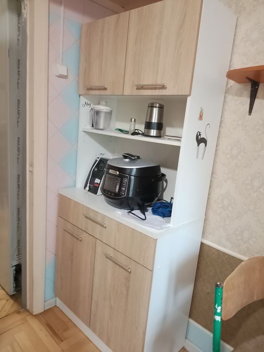 Продам стол компьютерный, стол обед. б/у, кресло, двери