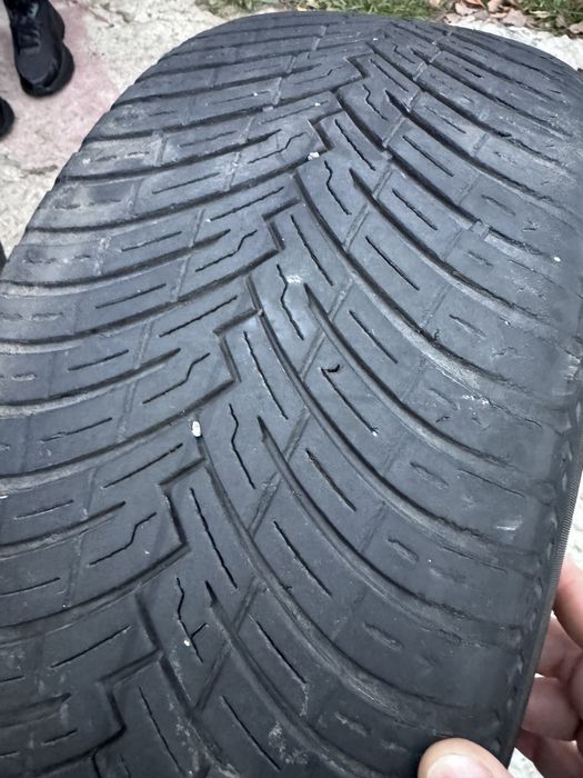 Всесезонна гума pirelli 215/50 r17