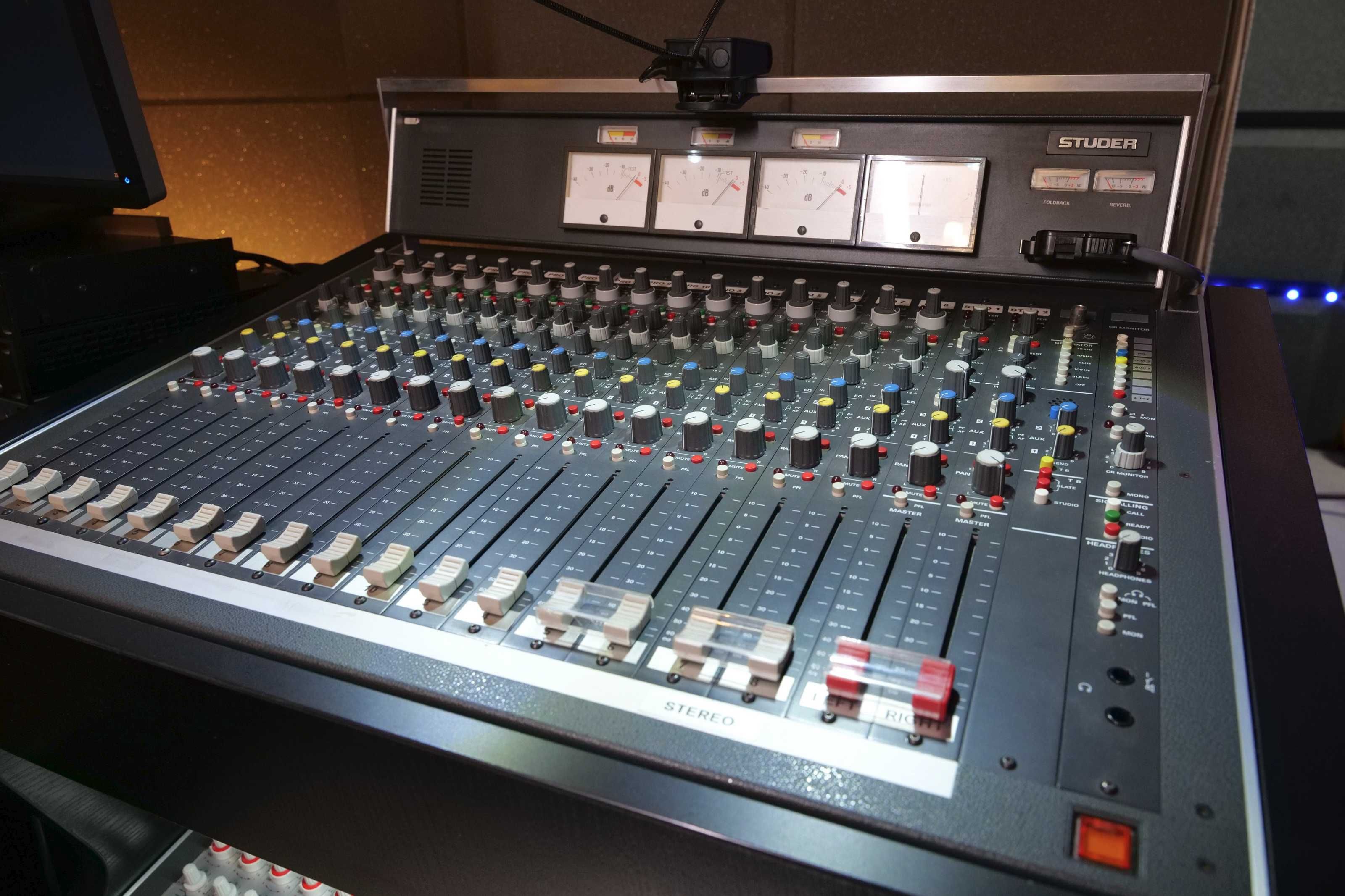 Studer 269 i 962. 2 analogowe miksery/sumatory audio. Łącznie 32 tory.
