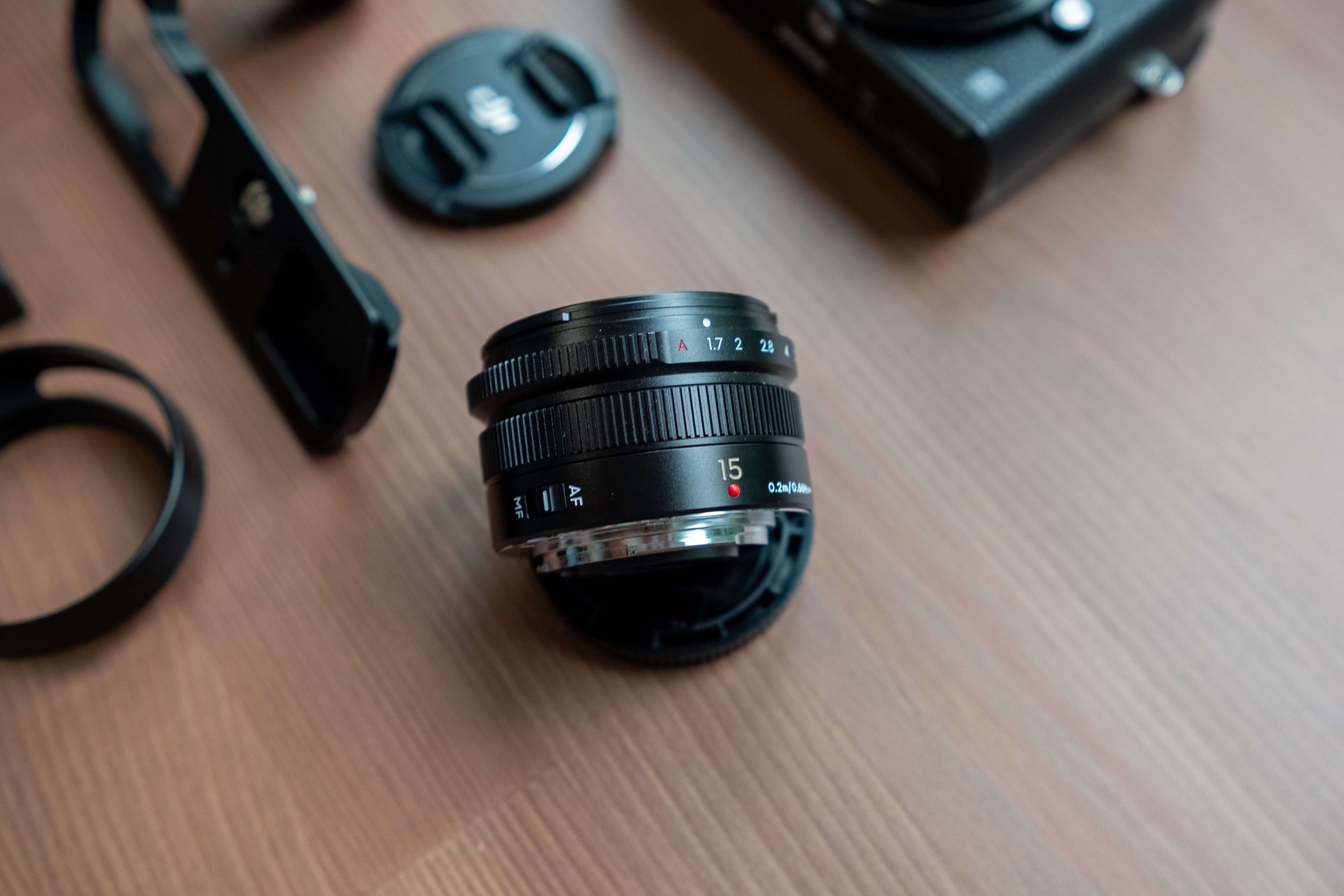 Panasonic LUMIX GX80 + DJI 15mm f/1.7 + grip i akcesoria