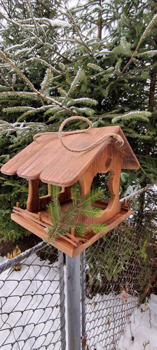 кормушка для птиц. Годівничка для птахів.