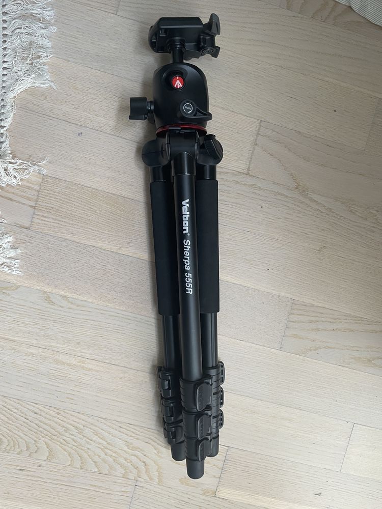 Statyw Velbon z głowicą Manfrotto