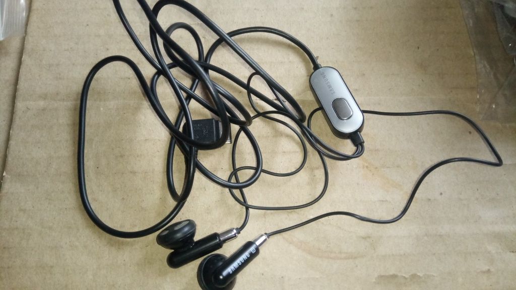 Гарнітури телефонні фірмові sony ericsson, samsung, motorola, walkman