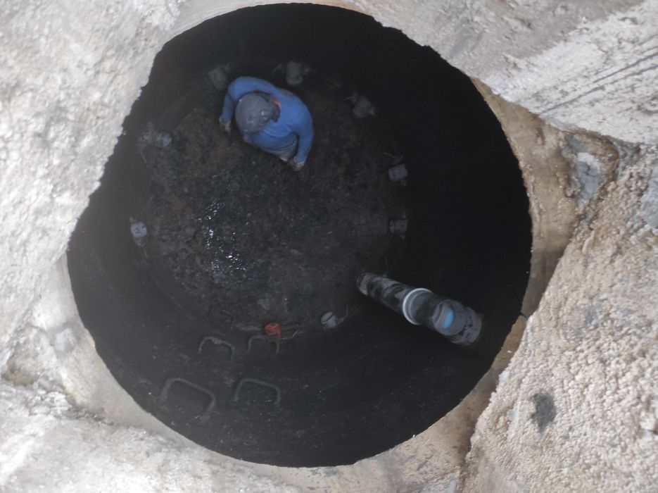 Очистим сливную яму или Септик любой сложности.