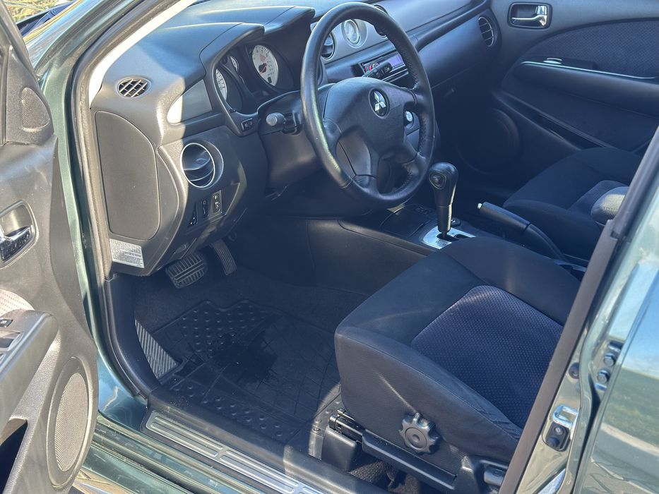 Mitsubishi Outlander 2006 року,2.4 бензин,автомат,повний привід,275т.к