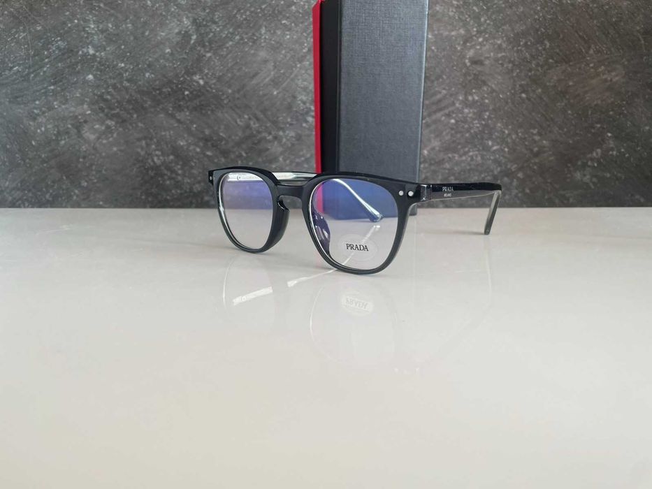 Stylowe okulary, oprawki, zerówki.