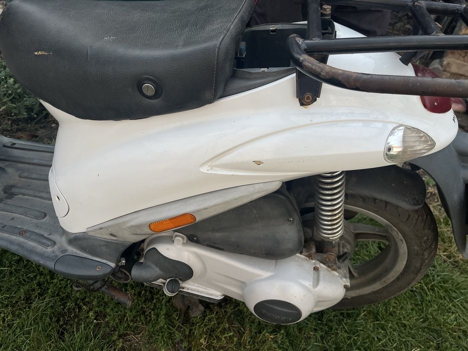 Скутер PIAGGIO білий